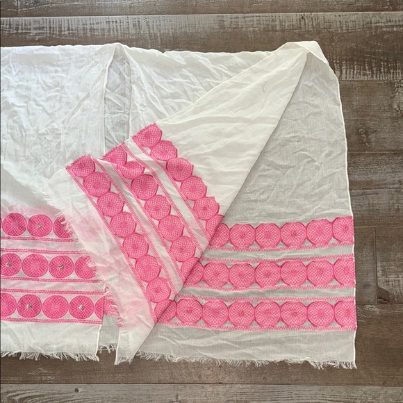 White and Pink Patterned Ruana - Picture 5 of 6